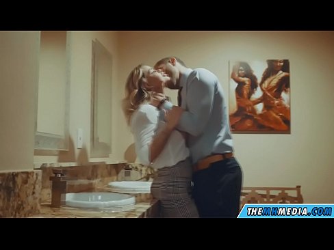 ❤️ Ilehoria busti batek komun publiko batean seduzitzen zaituenean ☑ Sexu bideoa %eu.fuxporn-com.ruan